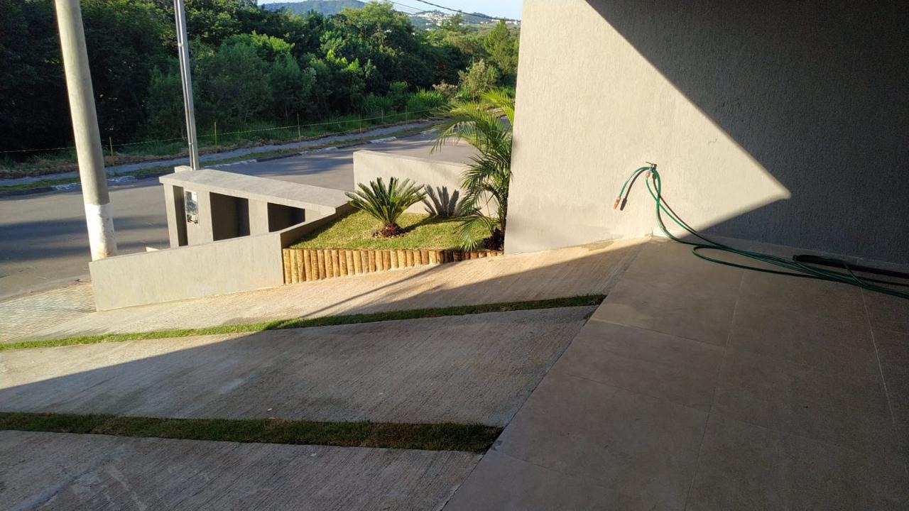 Casa de Condomínio à venda com 3 quartos, 240m² - Foto 4