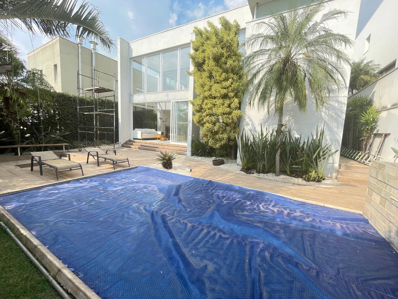 Casa de Condomínio à venda e aluguel com 4 quartos, 464m² - Foto 1