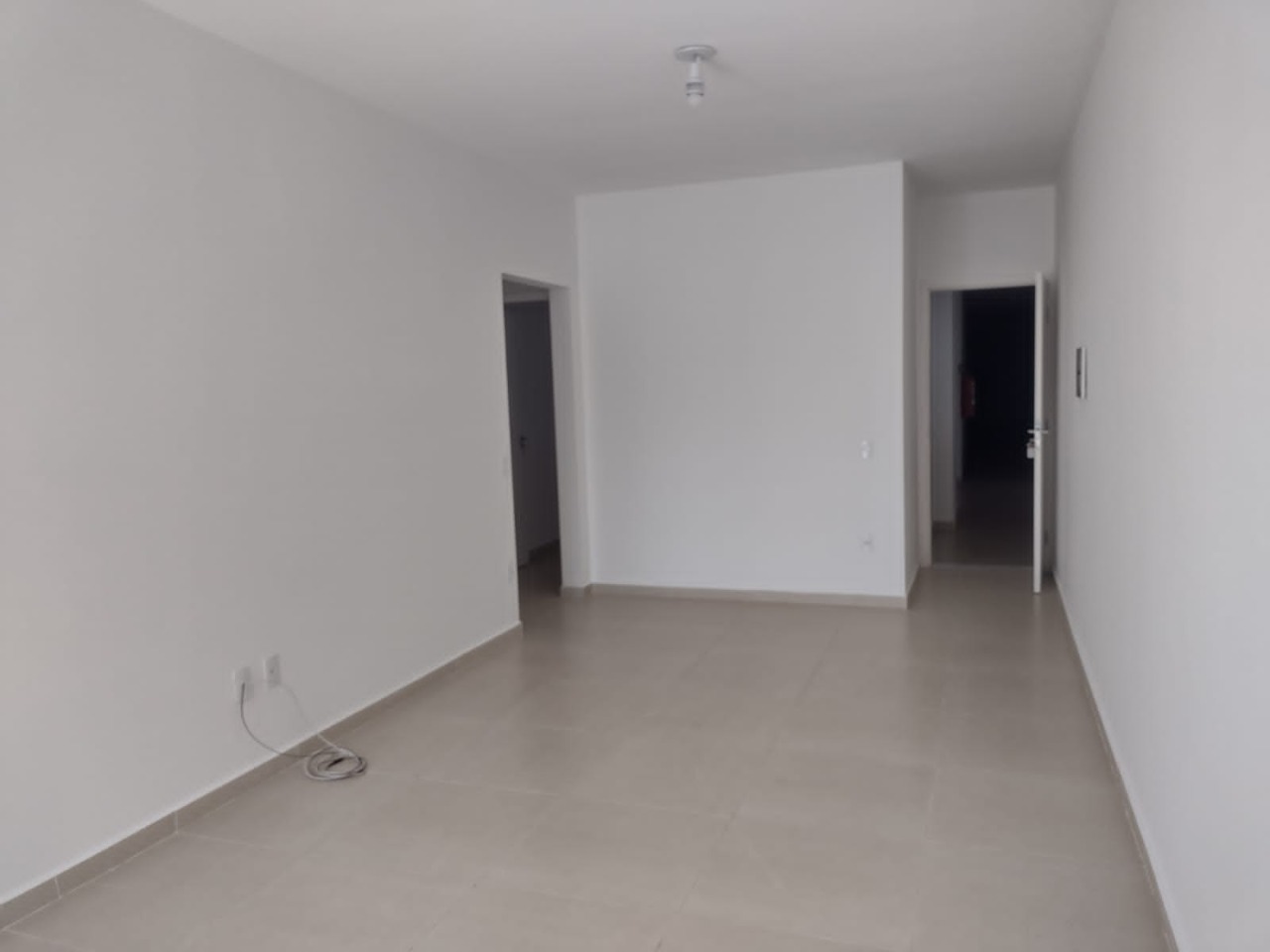 Apartamento para alugar com 3 quartos, 84m² - Foto 2