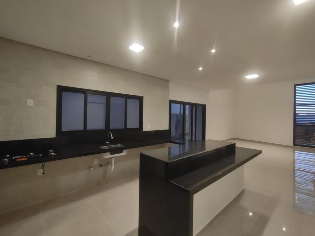 Casa à venda com 3 quartos, 167m² - Foto 4