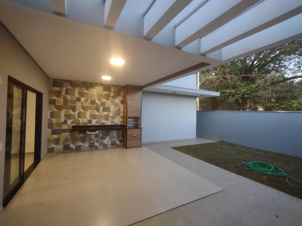 Casa à venda com 3 quartos, 167m² - Foto 2