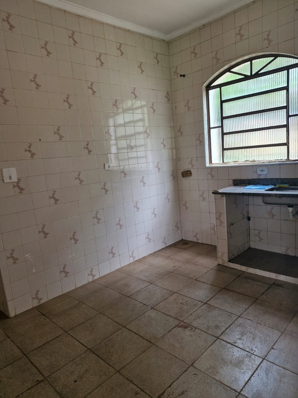 Chácara à venda e aluguel com 4 quartos, 1176m² - Foto 2