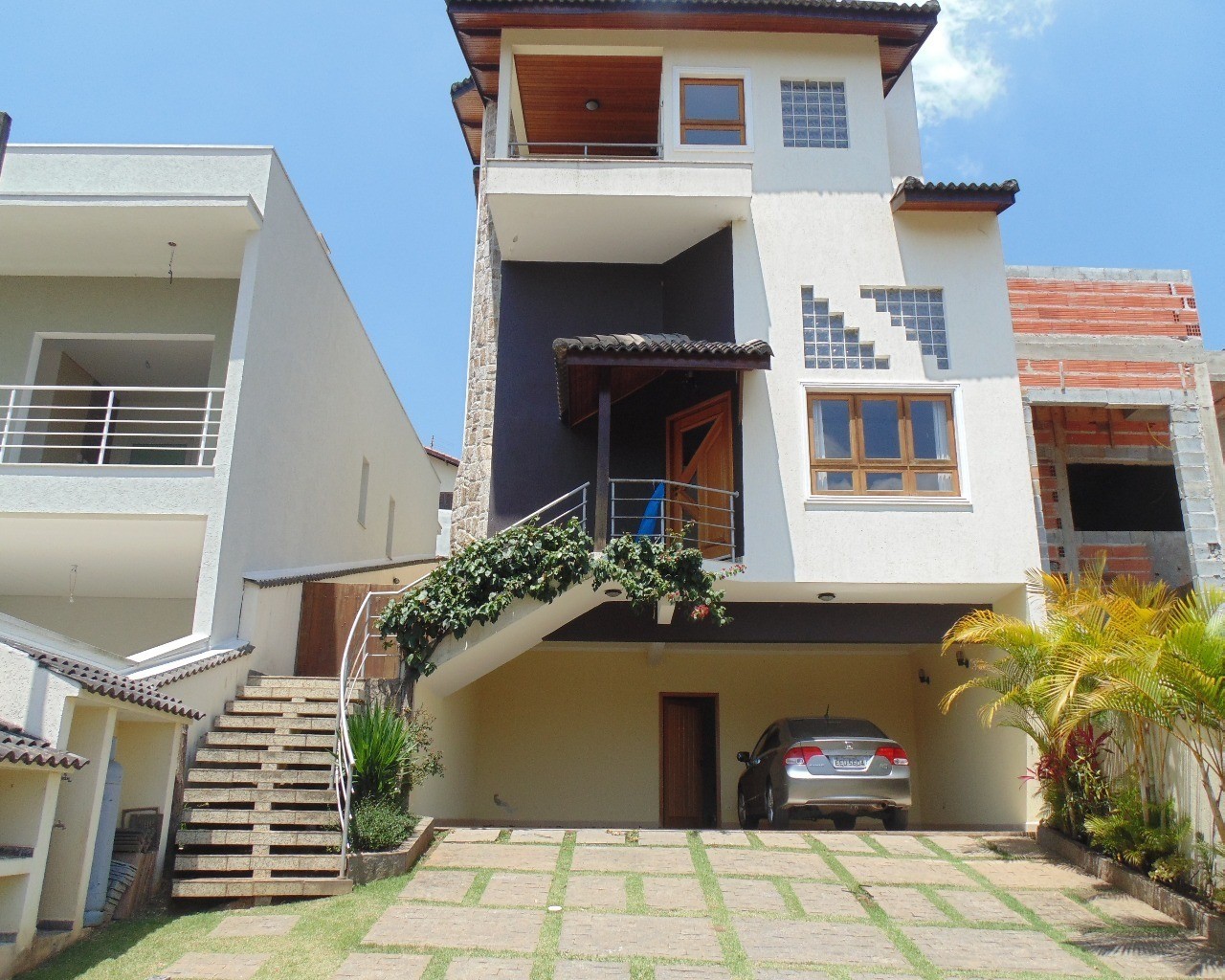 Casa de Condomínio à venda e aluguel com 3 quartos, 300m² - Foto 1