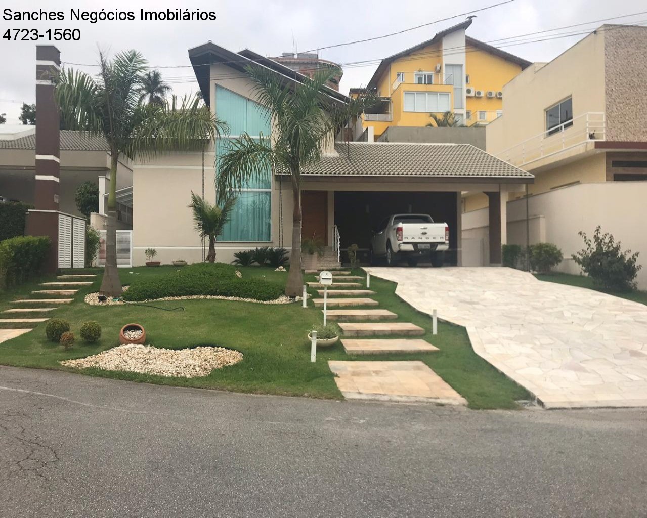 Casa de Condomínio à venda com 3 quartos, 300m² - Foto 1