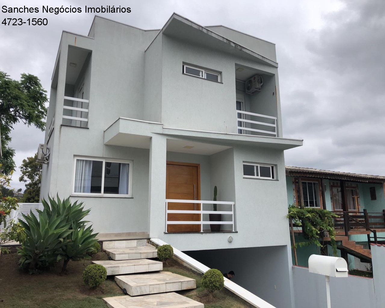 Casa de Condomínio à venda com 3 quartos, 300m² - Foto 1