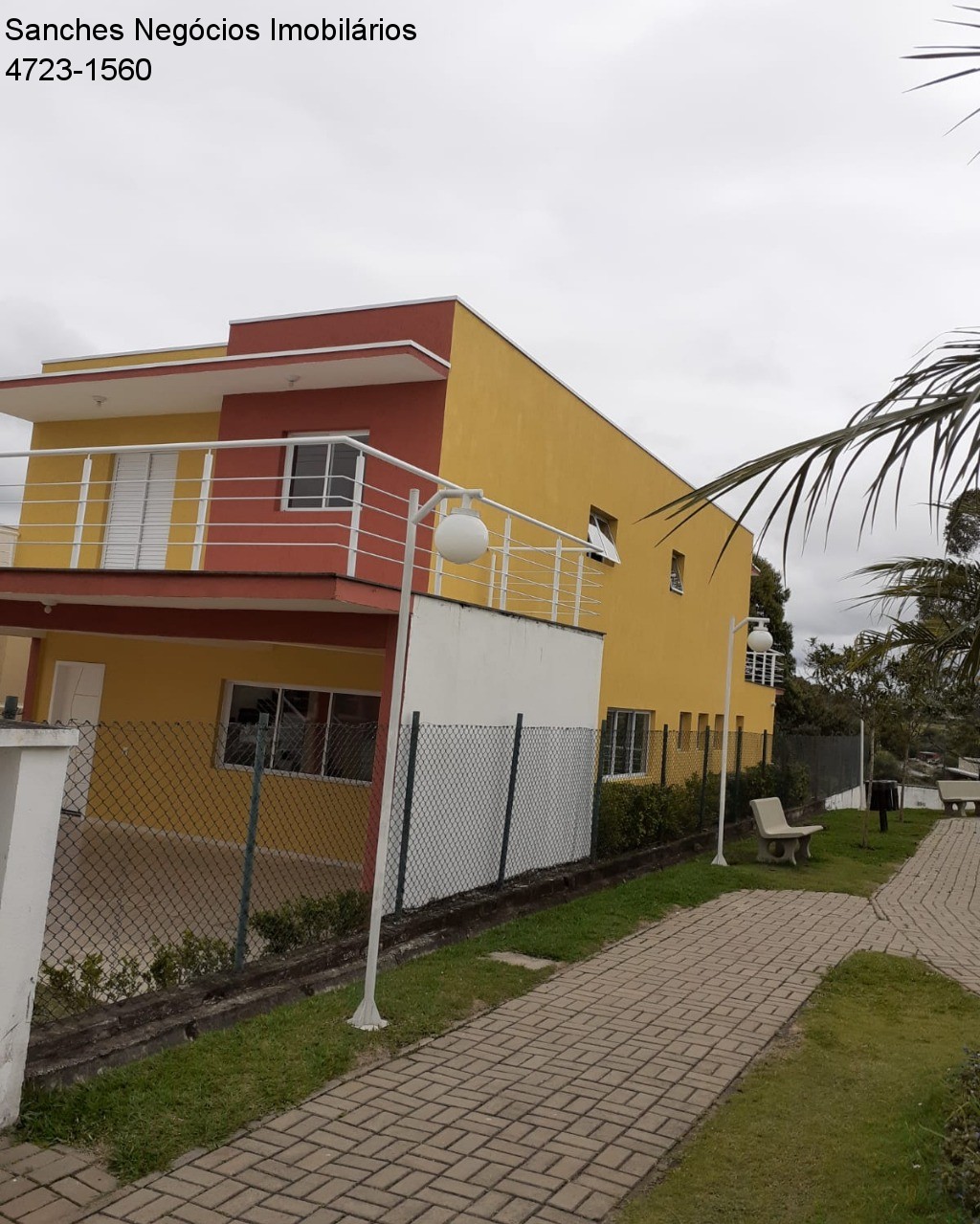 Casa de Condomínio à venda e aluguel com 4 quartos, 350m² - Foto 2