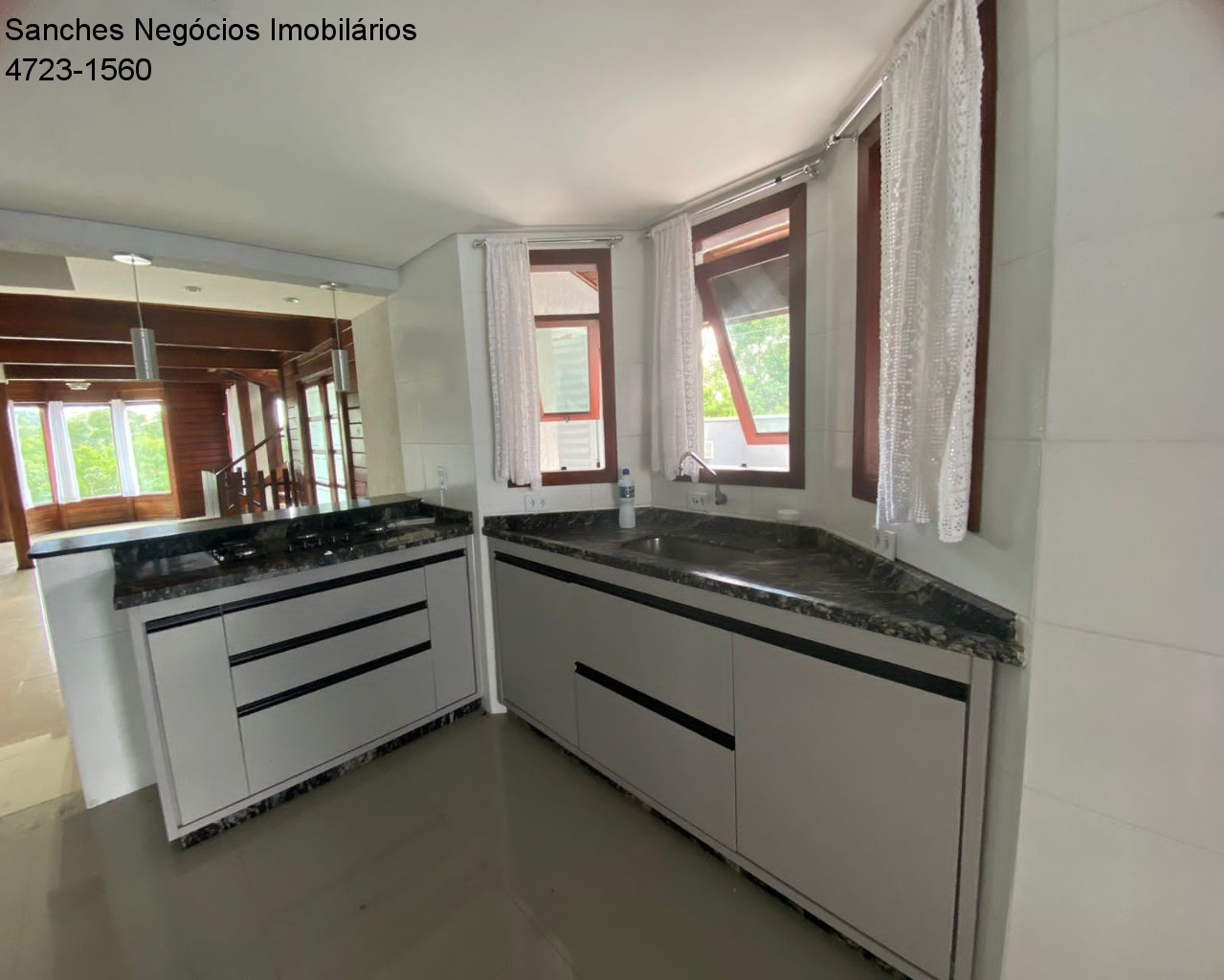 Casa de Condomínio à venda com 3 quartos, 230m² - Foto 3