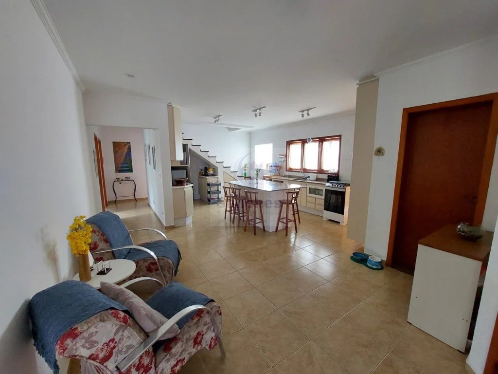 Casa de Condomínio à venda com 3 quartos, 360m² - Foto 3