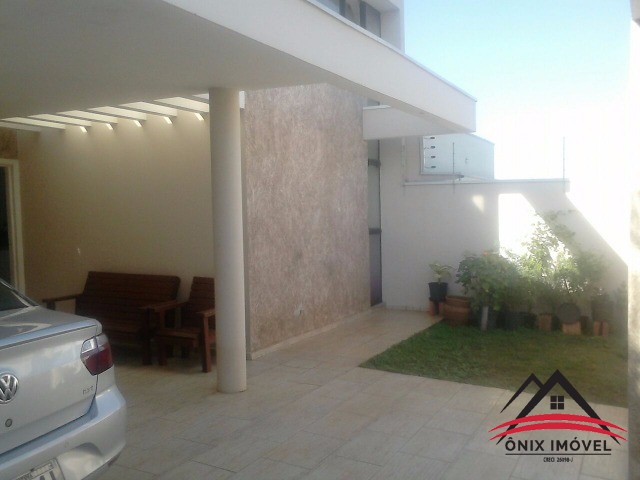 Casa à venda com 3 quartos, 250m² - Foto 2