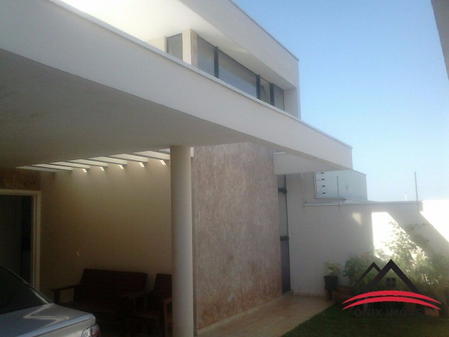 Casa à venda com 3 quartos, 250m² - Foto 1