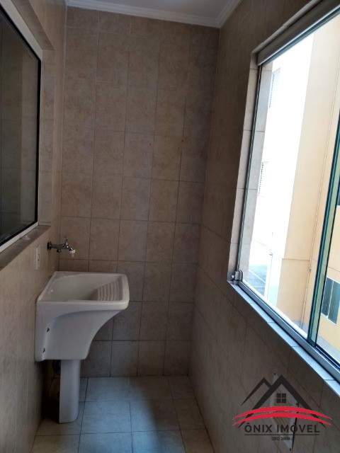 Apartamento à venda com 2 quartos, 75m² - Foto 2