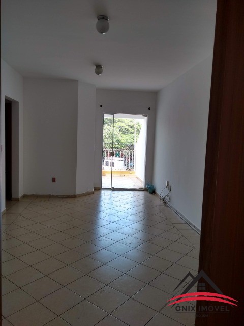 Apartamento à venda com 2 quartos, 75m² - Foto 4