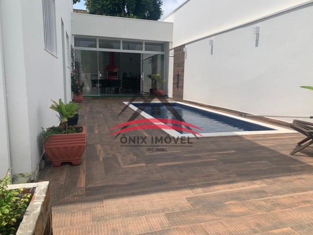 Sobrado à venda com 4 quartos, 360m² - Foto 1