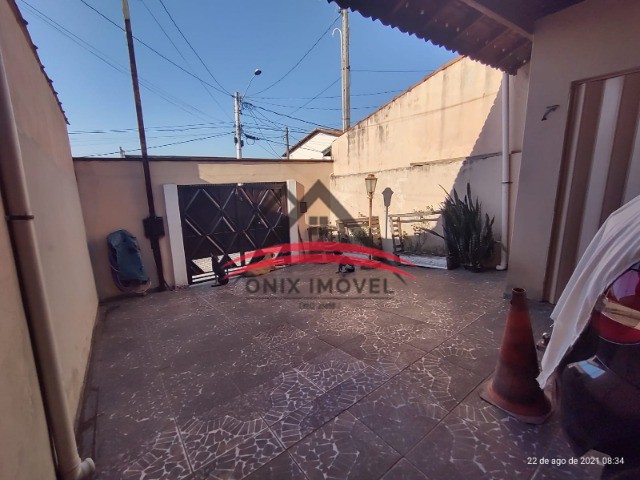 Casa à venda com 2 quartos, 150m² - Foto 1