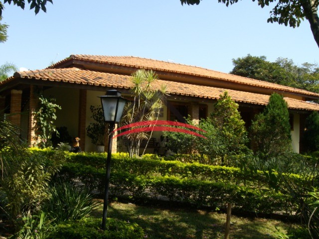 Fazenda à venda com 6 quartos, 2500m² - Foto 1