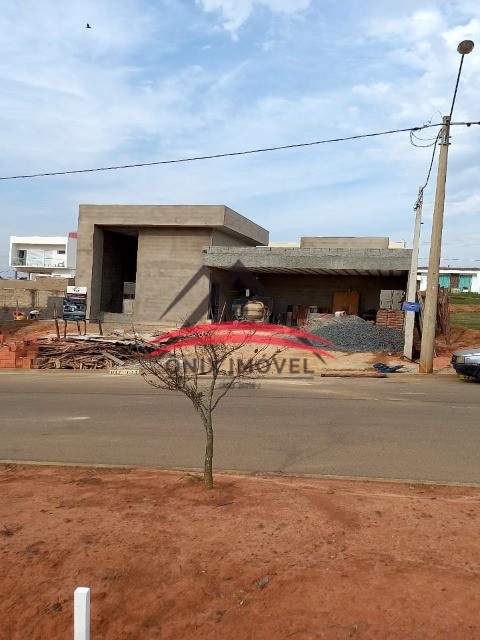 Casa de Condomínio à venda com 3 quartos, 270m² - Foto 1