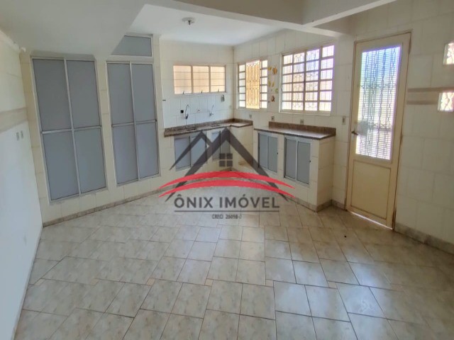 Casa à venda com 2 quartos, 330m² - Foto 10