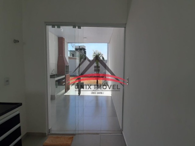 Casa à venda com 2 quartos, 170m² - Foto 2