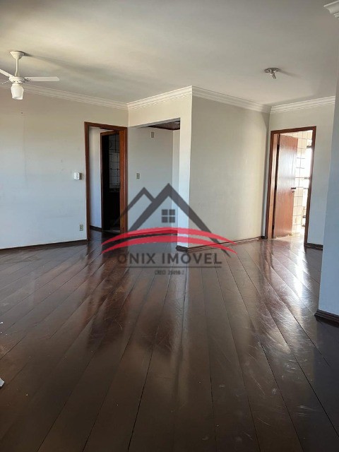 Apartamento à venda com 3 quartos, 105m² - Foto 2