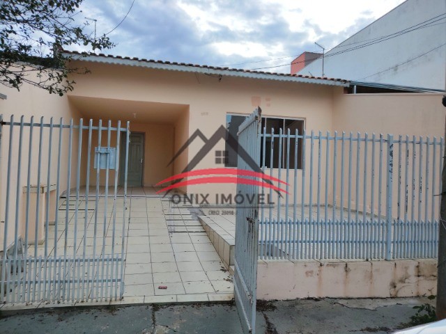 Casa à venda com 2 quartos, 110m² - Foto 1