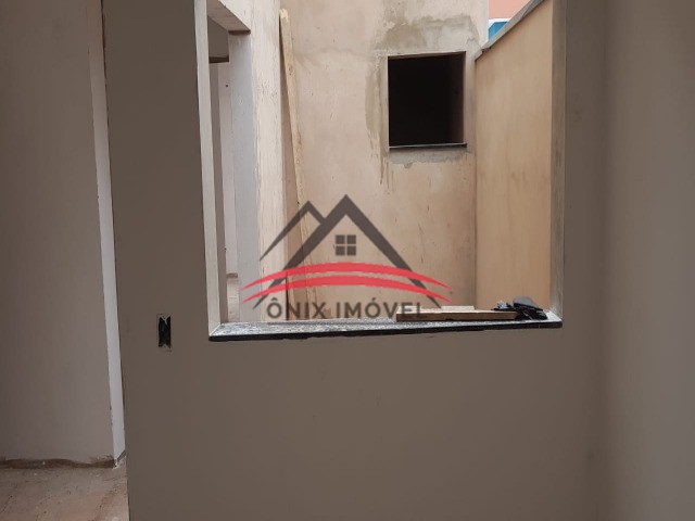 Casa à venda com 3 quartos, 96m² - Foto 1