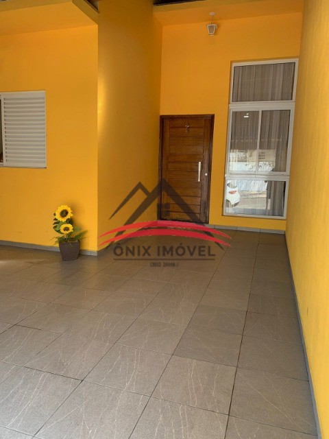 Casa à venda com 3 quartos, 90m² - Foto 1