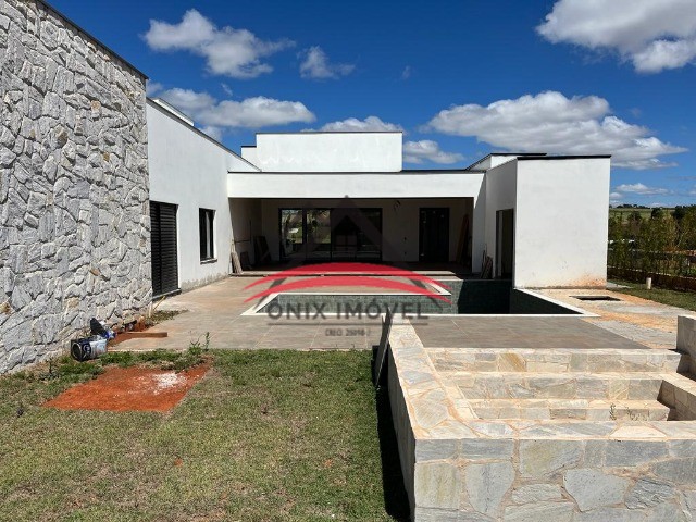 Casa à venda com 4 quartos, 1000m² - Foto 2