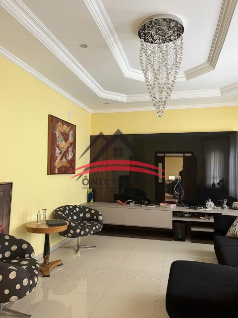 Casa de Condomínio à venda com 3 quartos, 270m² - Foto 1