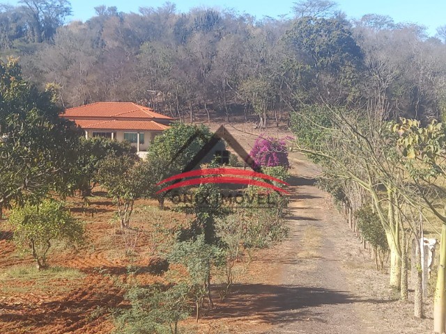 Chácara à venda com 3 quartos, 2m² - Foto 13