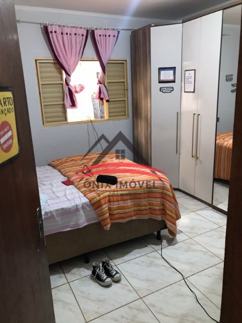 Casa à venda com 4 quartos, 120m² - Foto 2