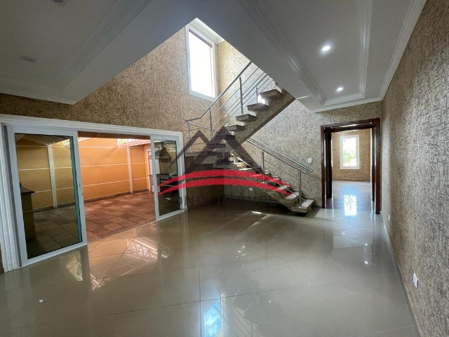 Casa de Condomínio à venda com 3 quartos, 250m² - Foto 2