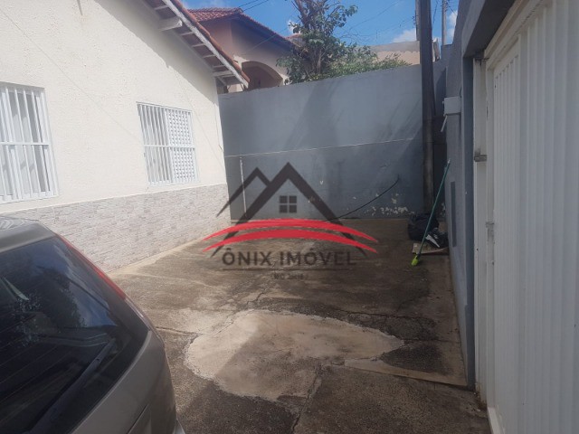 Casa à venda com 3 quartos, 300m² - Foto 2