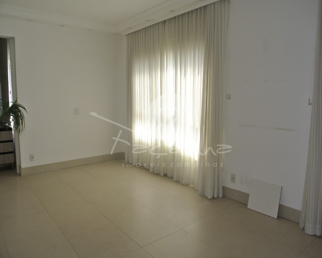 Apartamento à venda com 3 quartos, 148m² - Foto 2