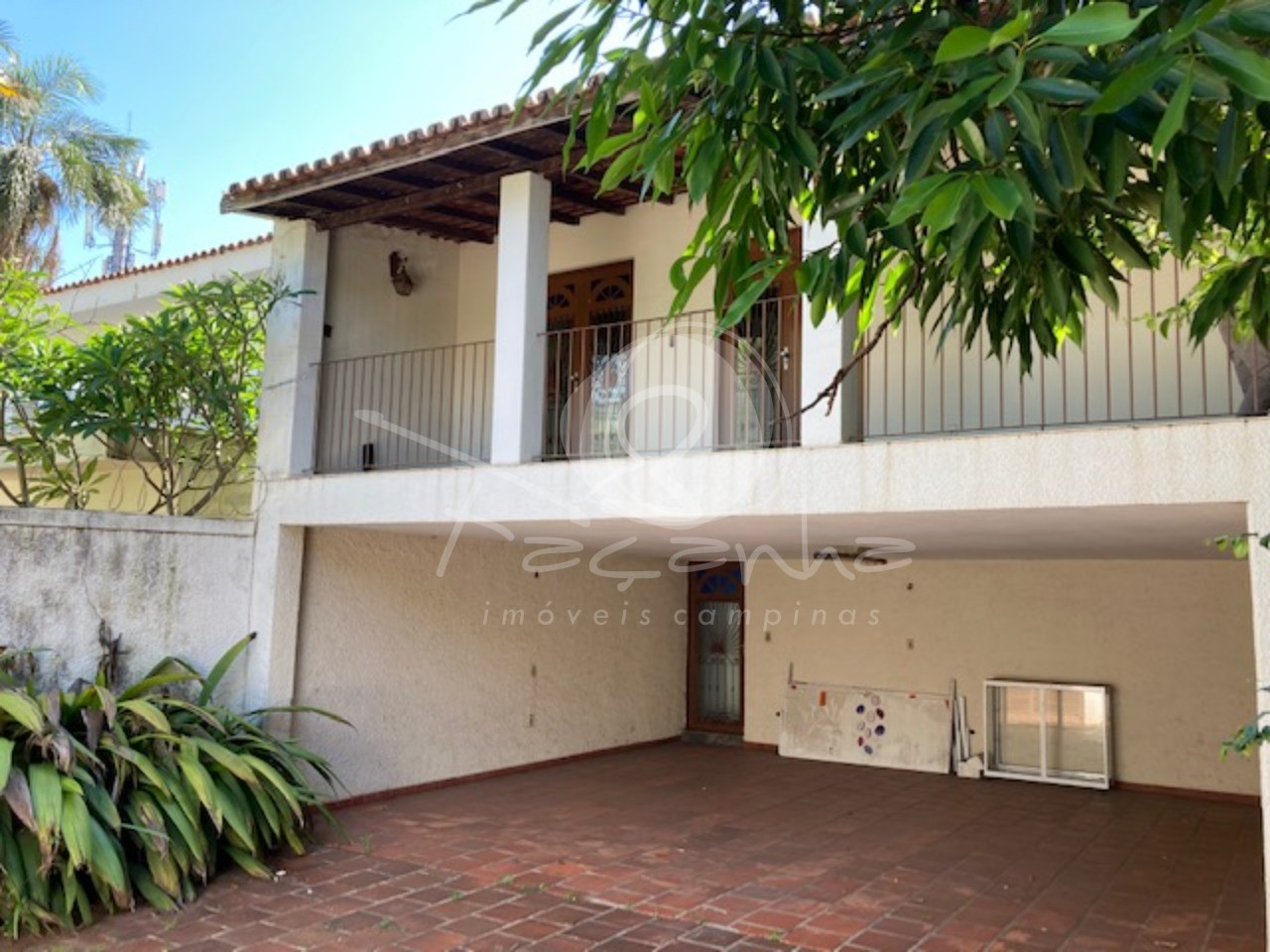 Casa à venda com 3 quartos, 254m² - Foto 1