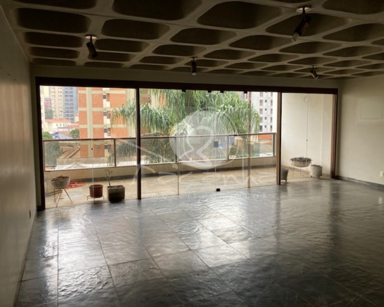 Apartamento à venda com 3 quartos, 208m² - Foto 1