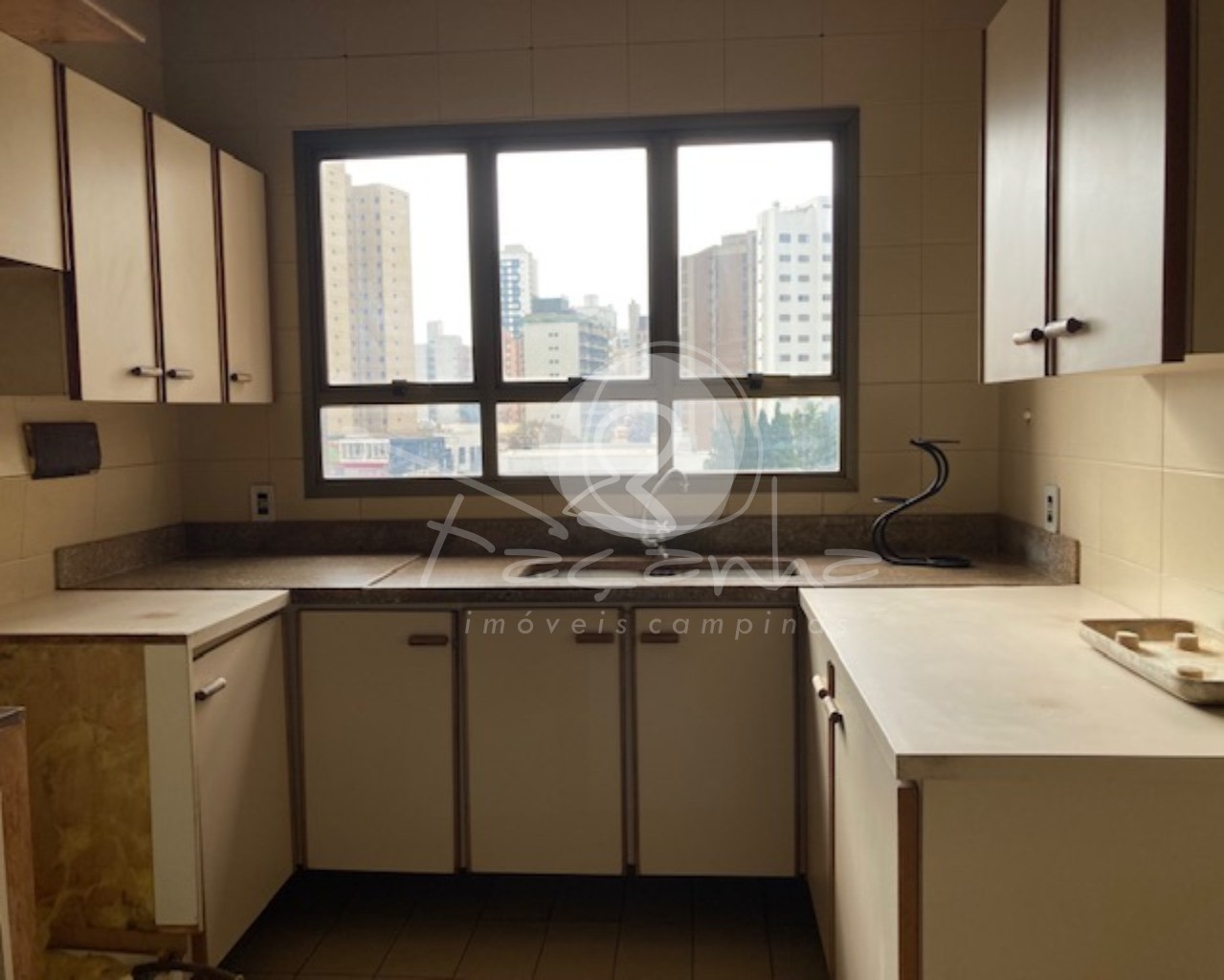 Apartamento à venda com 3 quartos, 208m² - Foto 31