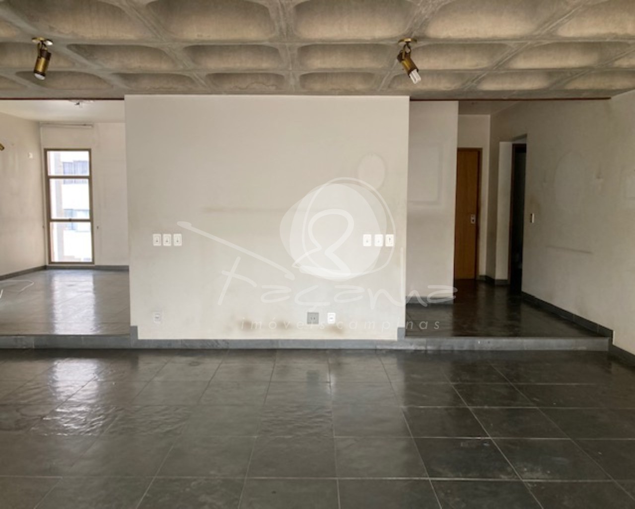 Apartamento à venda com 3 quartos, 208m² - Foto 4