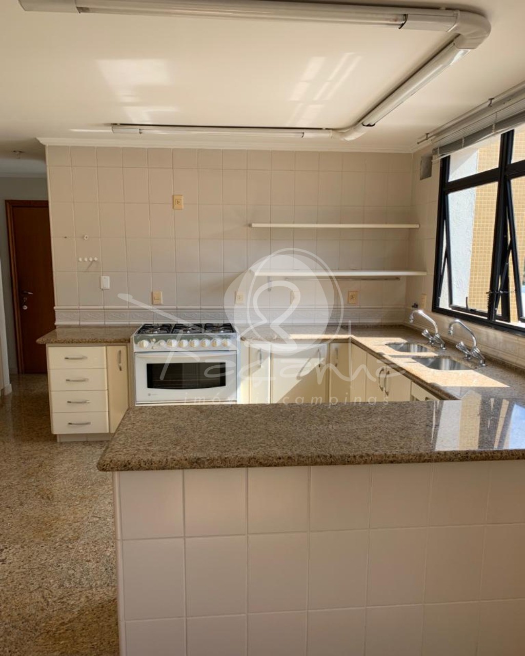 Apartamento à venda com 4 quartos, 235m² - Foto 27