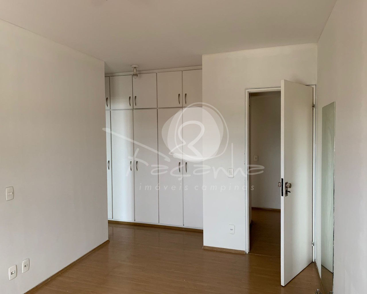 Apartamento à venda com 4 quartos, 240m² - Foto 17