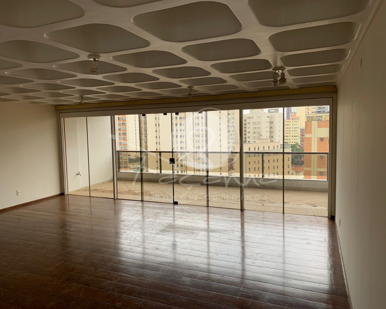 Apartamento à venda com 4 quartos, 240m² - Foto 1