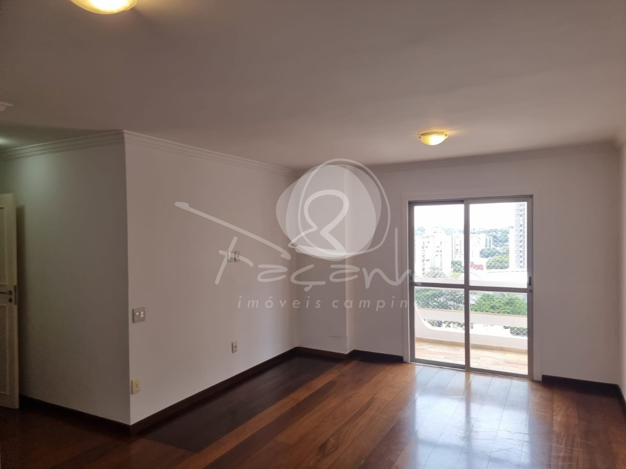 Apartamento à venda com 3 quartos, 110m² - Foto 2