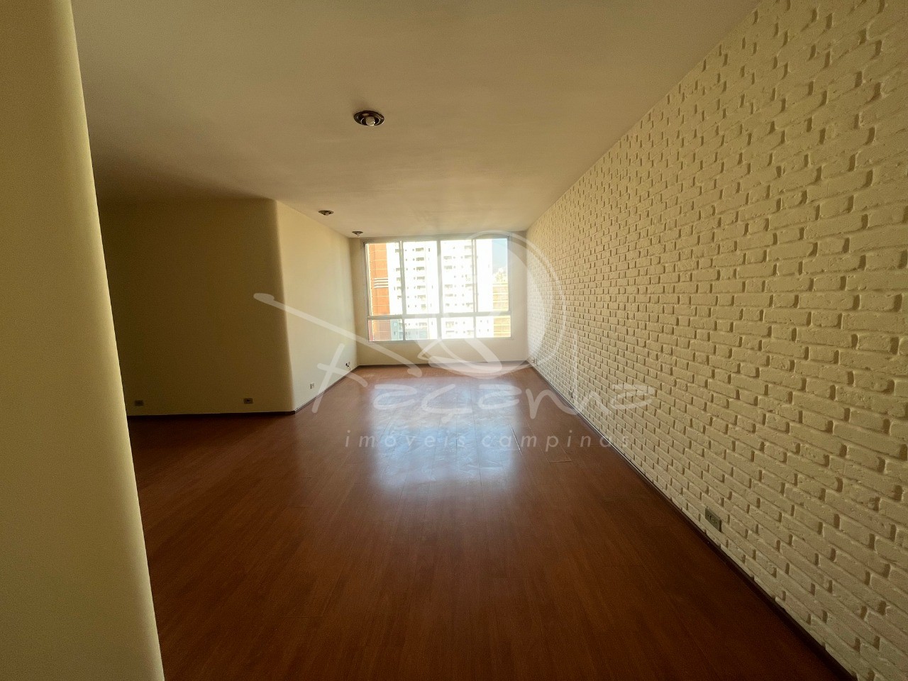 Apartamento à venda com 3 quartos, 145m² - Foto 2