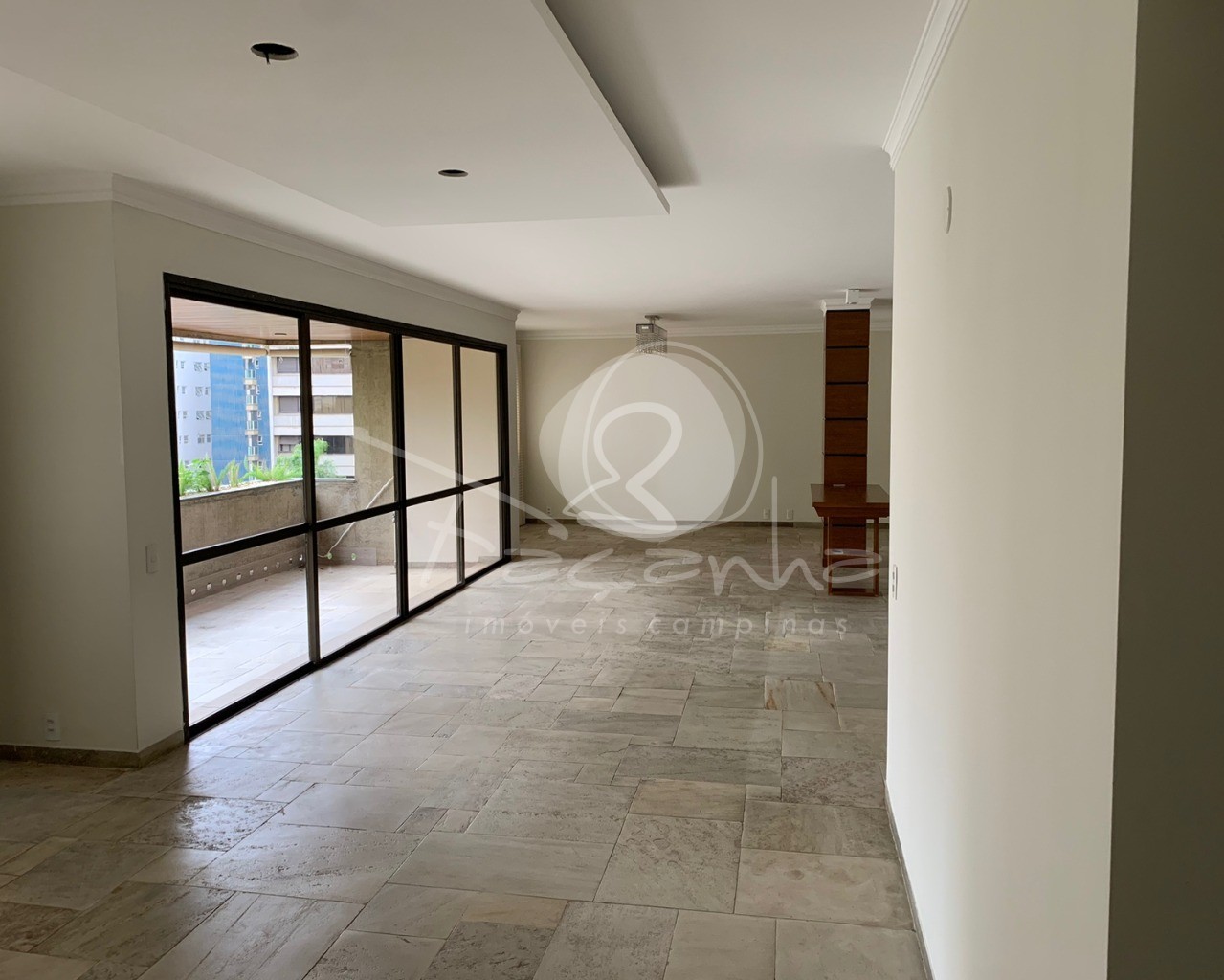 Apartamento para alugar com 4 quartos, 300m² - Foto 1