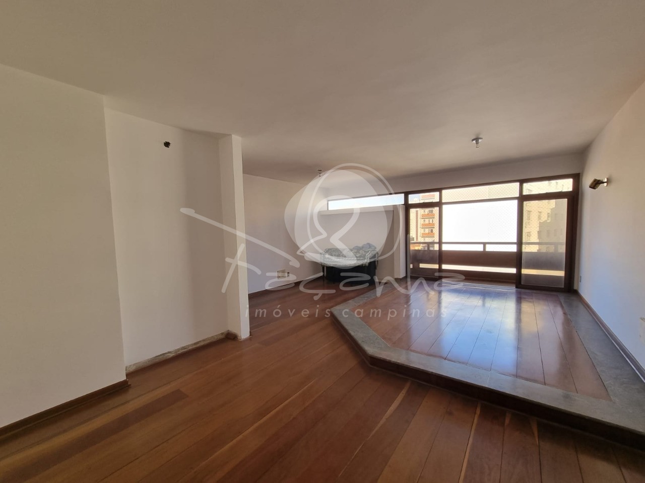 Apartamento à venda com 3 quartos, 150m² - Foto 1