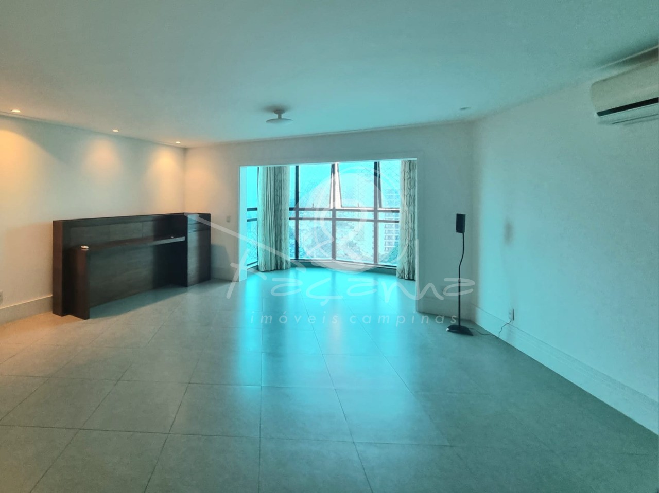 Apartamento à venda com 4 quartos, 246m² - Foto 2