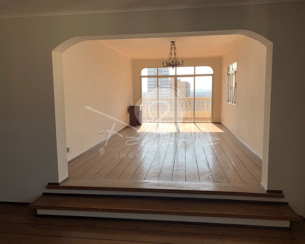 Apartamento à venda com 4 quartos, 330m² - Foto 1