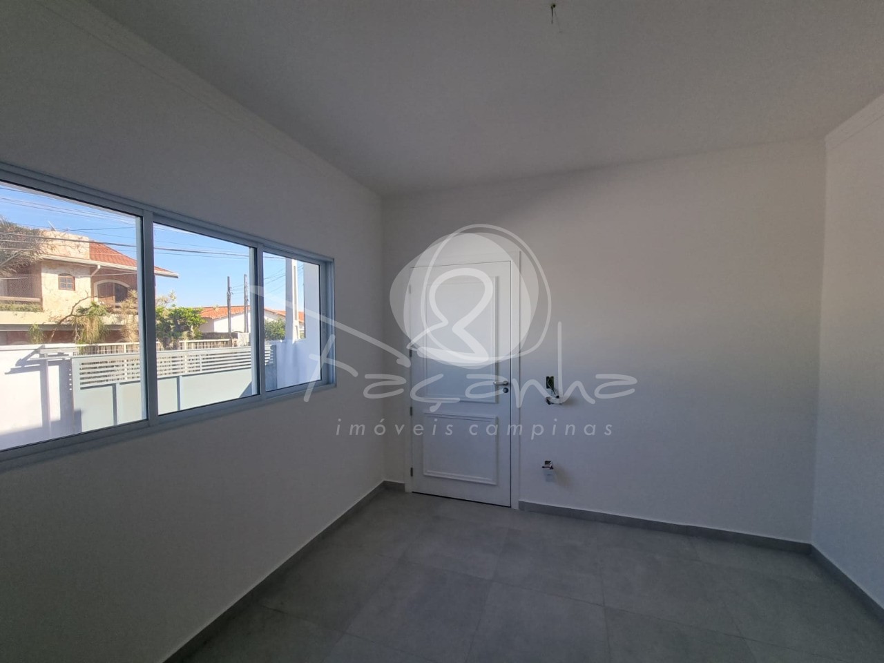 Casa à venda com 3 quartos, 177m² - Foto 1