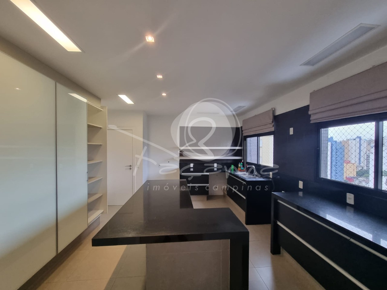 Apartamento à venda com 4 quartos, 246m² - Foto 18