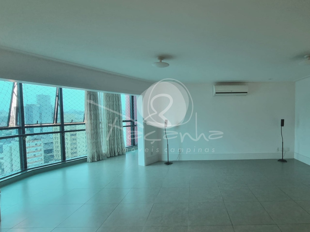 Apartamento à venda com 4 quartos, 246m² - Foto 1