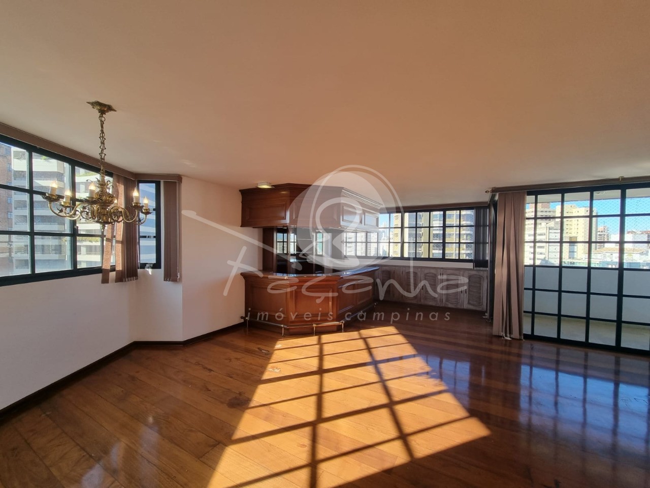 Apartamento à venda com 4 quartos, 276m² - Foto 2